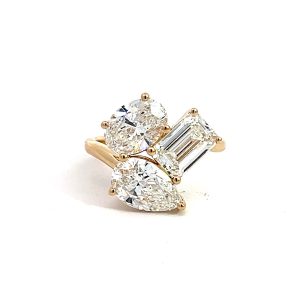 Anillo 14kt Oro Amarillo con 3 piedras de Diamantes de Lab 4.50ct