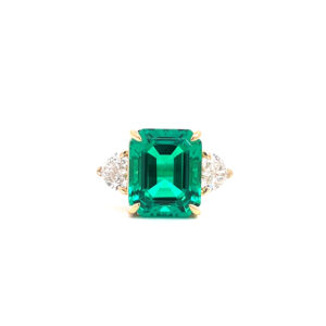 Anillo 14kt Oro Amarillo con Esmeralda y Diamante de Laboratorio
