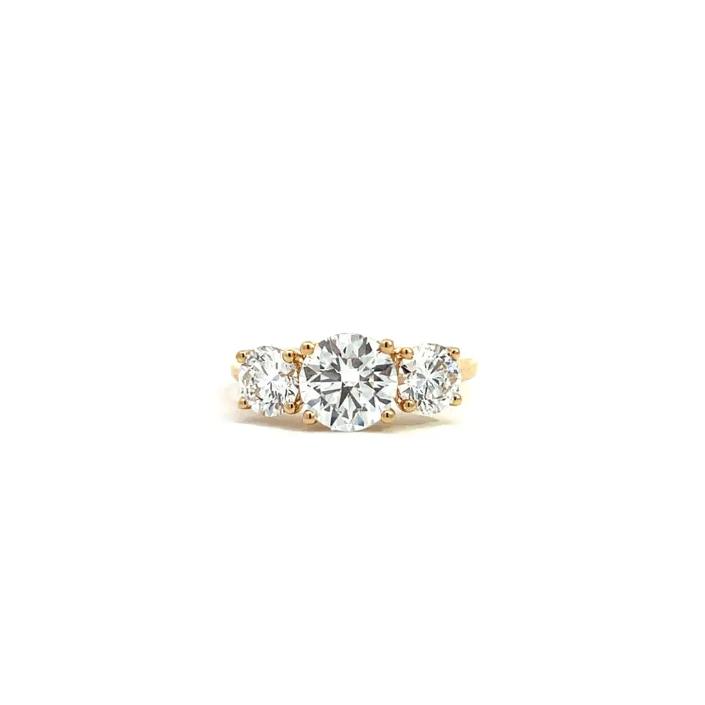 Anillo 14kt Oro Amarillo 3 piedras Diamante de laboratorio