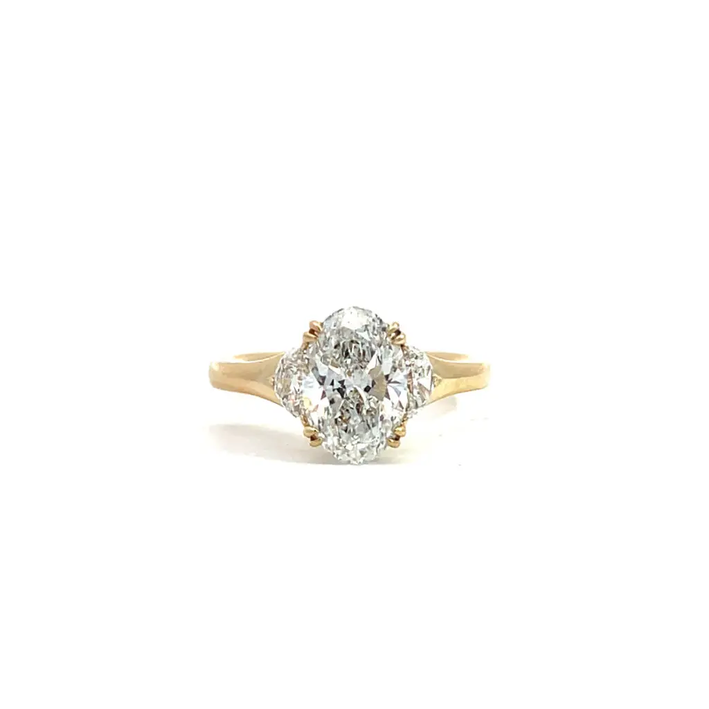 Anillo 14kt Oro Amarillo Diamante de Laboratorio Corte Oval 2.00ct